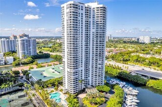 Building Photo - 3500 Mystic Pointe Dr