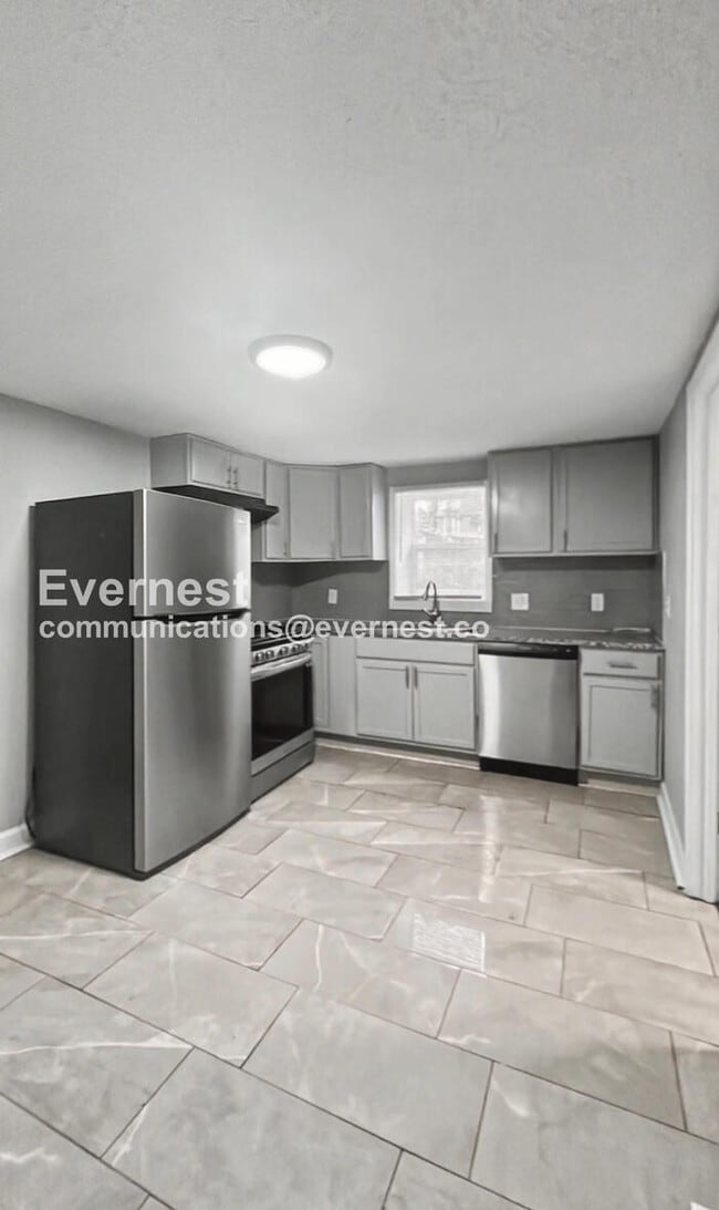 Building Photo - 700 S Savage St