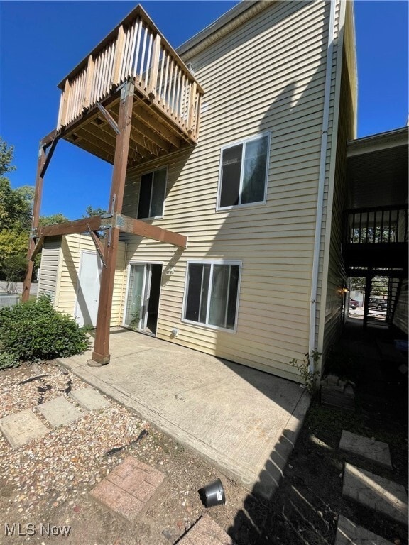 Building Photo - 22257 River Walk Rd