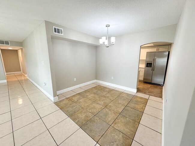 Building Photo - AVAILABLE NOW! 55+ Condo in Leesburg