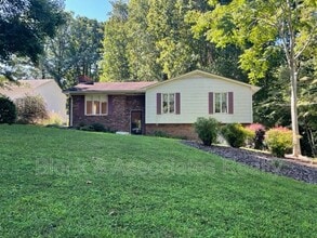 Building Photo - 846 Honeysuckle Rd