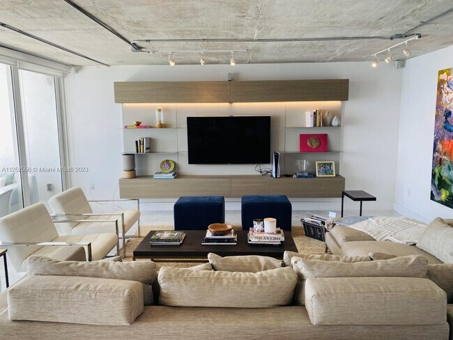Building Photo - 881 Ocean Dr