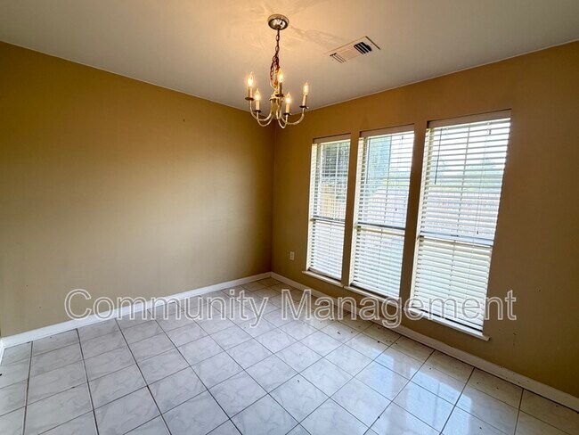 Foto del edificio - 1314 N Range Ave