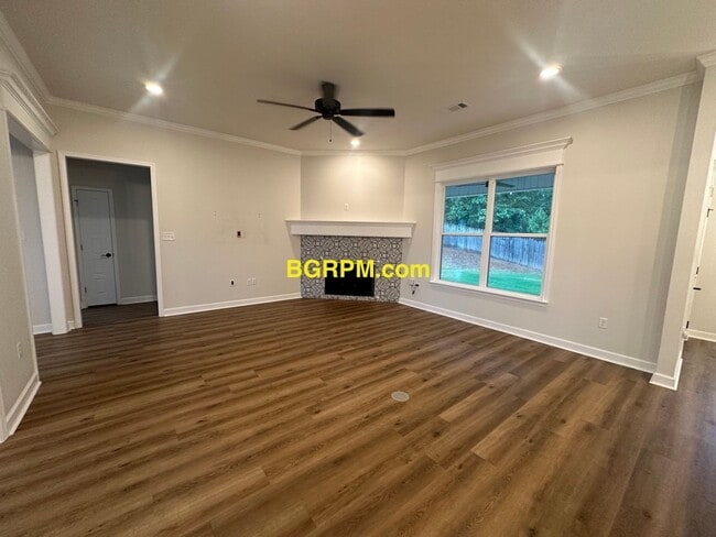 Building Photo - 4 BD 2 BA