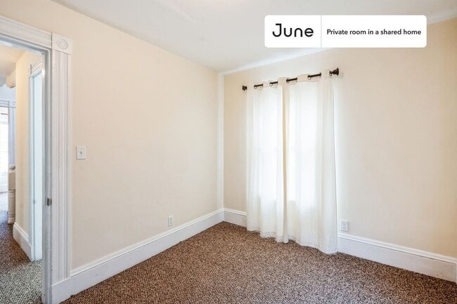 Building Photo - Private bedroom in 6 bed/2.5 bath Home