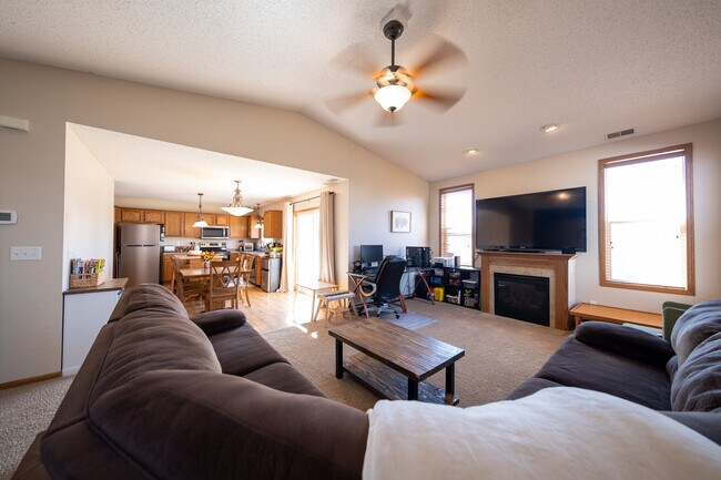 Foto del edificio - 3292 Century Dr