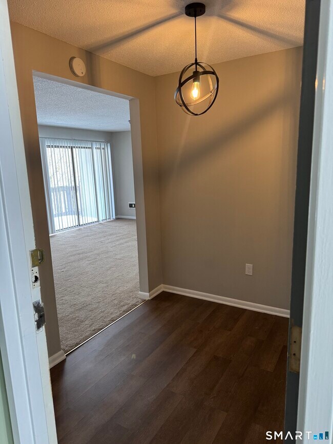 Foto del edificio - 175 Mill Pond Rd