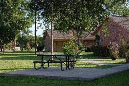 Building Photo - 100 Windwood Dr