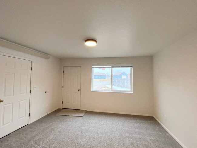 Foto del edificio - 3 Bed / 2 Bath Home for Rent in Willow Creek – Renovated with Mountain Views