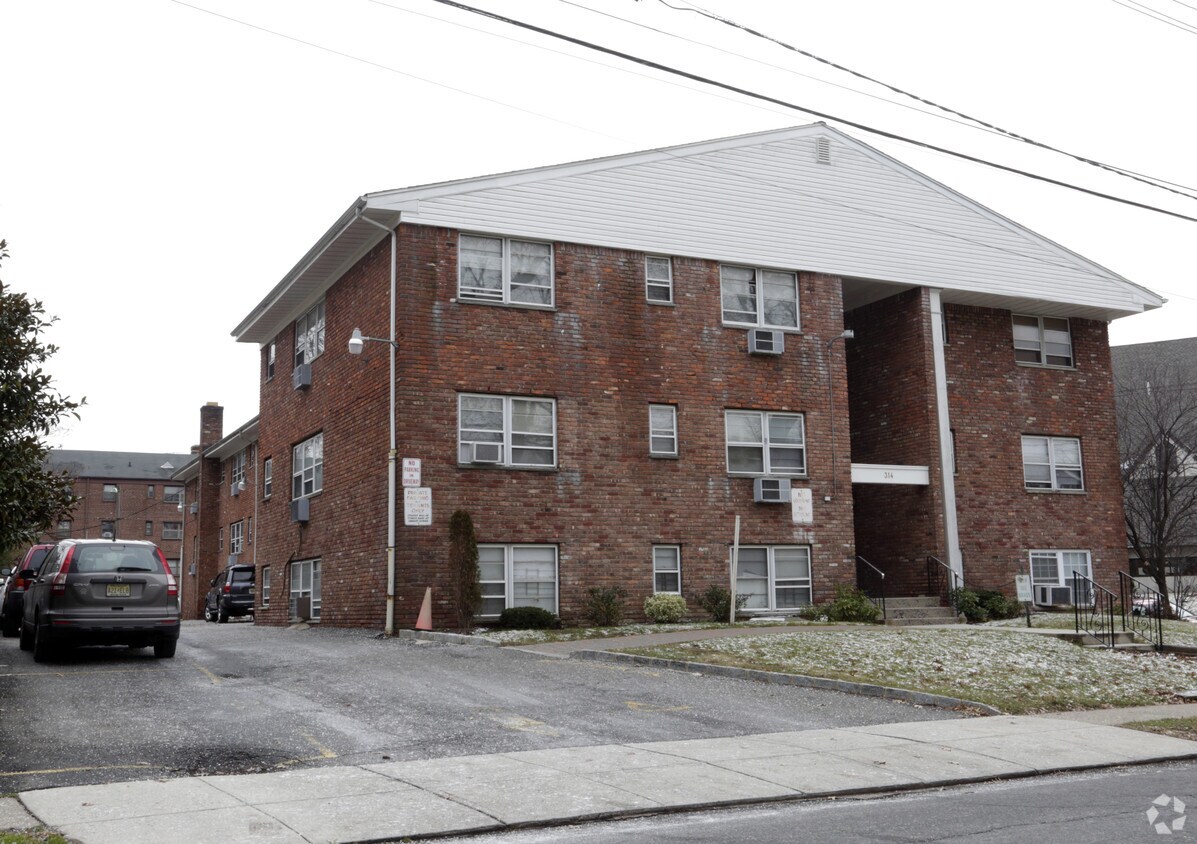 314 Oakwood Manlow Corp Apartments Orange Nj Apartments Com