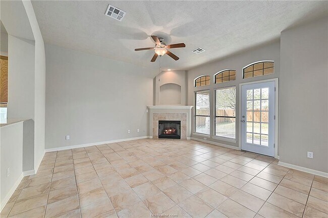 Foto del edificio - 15540 Creek Meadow Blvd N