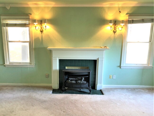 Gas log fireplace is fully functional.H - 2231 N Gatewood Ave