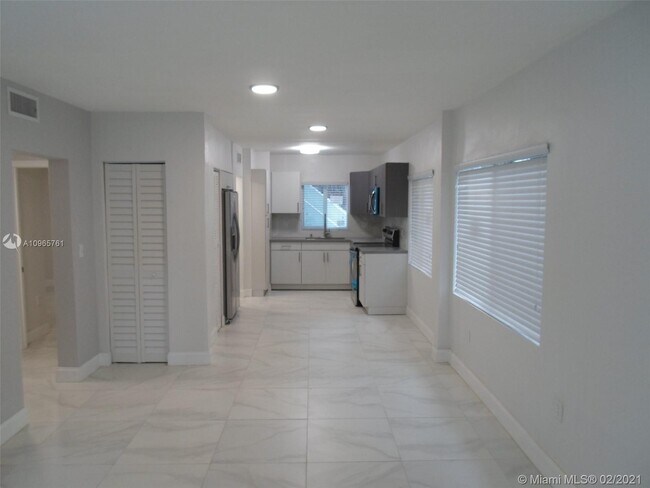 Foto del edificio - 354 NW 59th Terrace