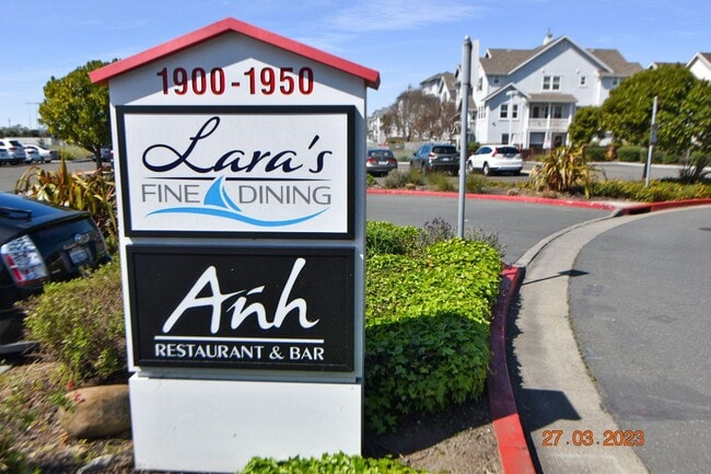 Building Photo - Beautiful and Quiet Gated Community steps from the Marina!