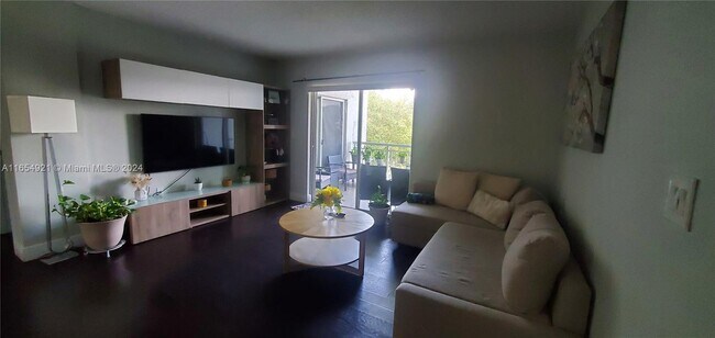 Foto del edificio - 8640 SW 212th St