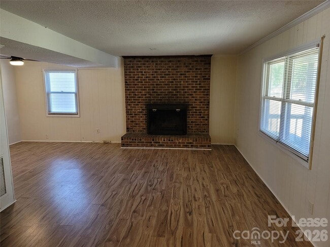 Foto del edificio - 5323 Chestnut Lake Dr