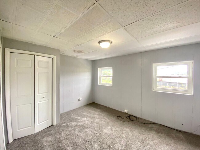 Building Photo - Newly Renovated 2 Bed, 1 Bath Home with Ce...