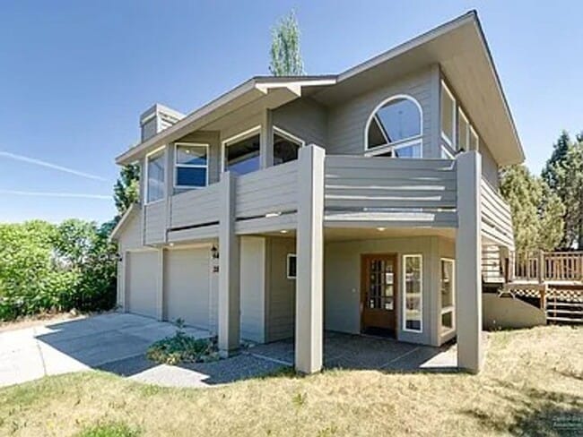 Building Photo - 2842 NE Ocker Dr