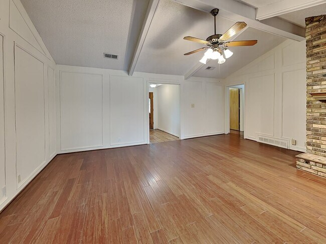 Foto del edificio - 205 Woodpark Ln