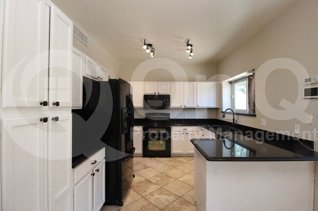 Foto del edificio - 3845 W Charlotte Dr