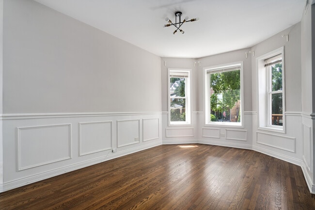 Building Photo - 2441 N Harding Ave