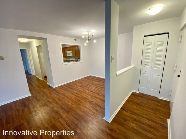 Building Photo - 3 br, 1 bath House - 2570 Riva Road #21C