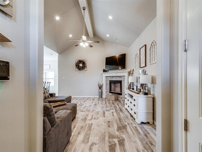 Foto del edificio - 3308 White Horse Dr