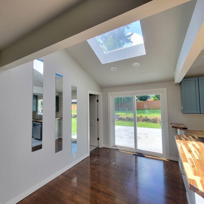 Building Photo - Rambler 3br / 1.5bath in Bow Lake of Seatac