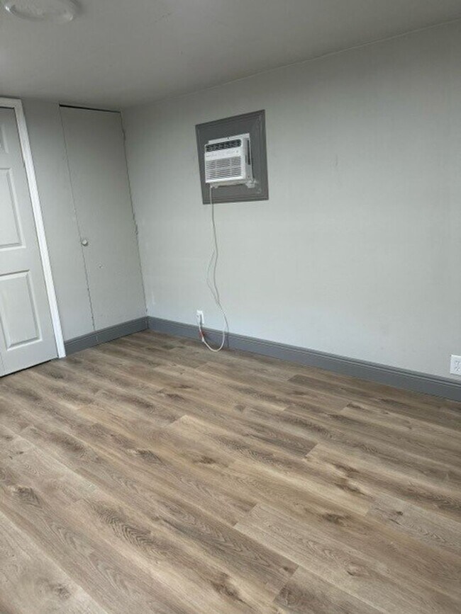Building Photo - * APPLICATION PENDING. DO NOT APPLY! *  Ne...
