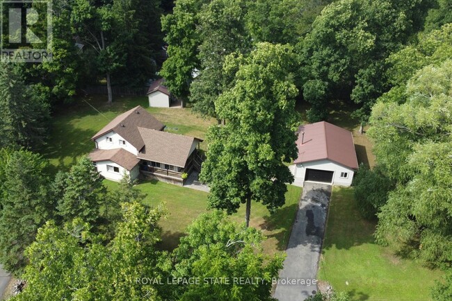 Building Photo - 3222 Peach Ave