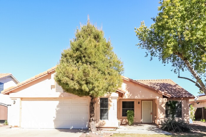 Foto principal - 1214 E Grovers Ave