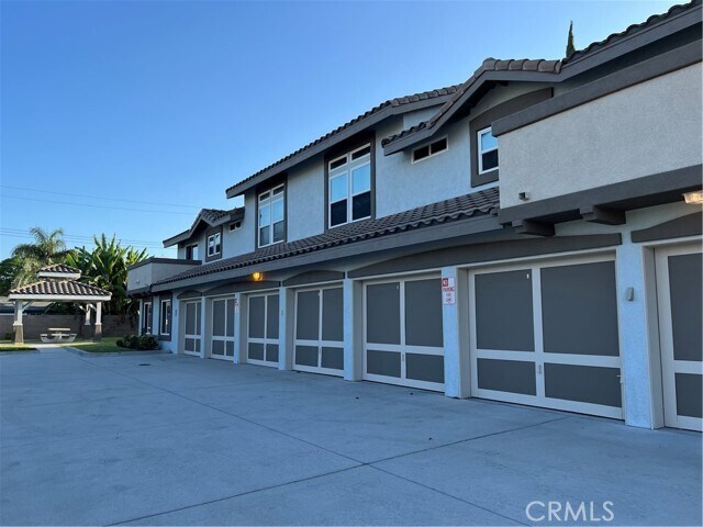 Foto principal - 8202 Artesia Blvd