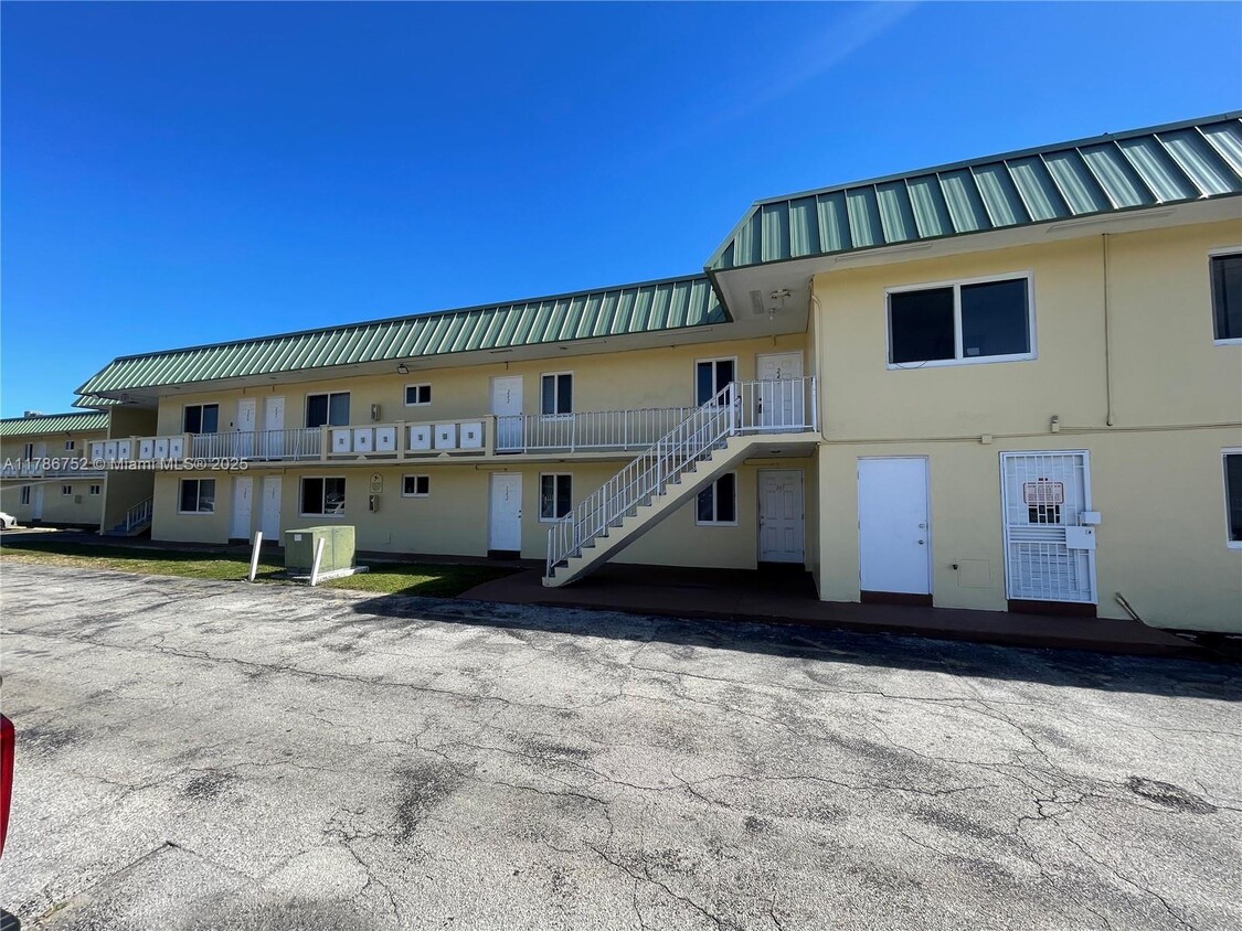 Foto principal - 505 NW 177th St