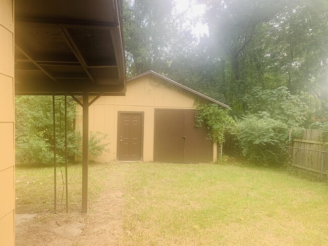 Building Photo - 112 E Woodcrest Dr