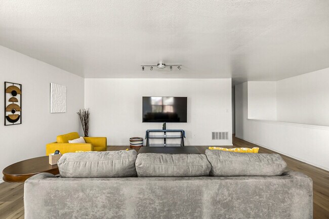 Foto del edificio - 311 Evening Grosbeak Dr