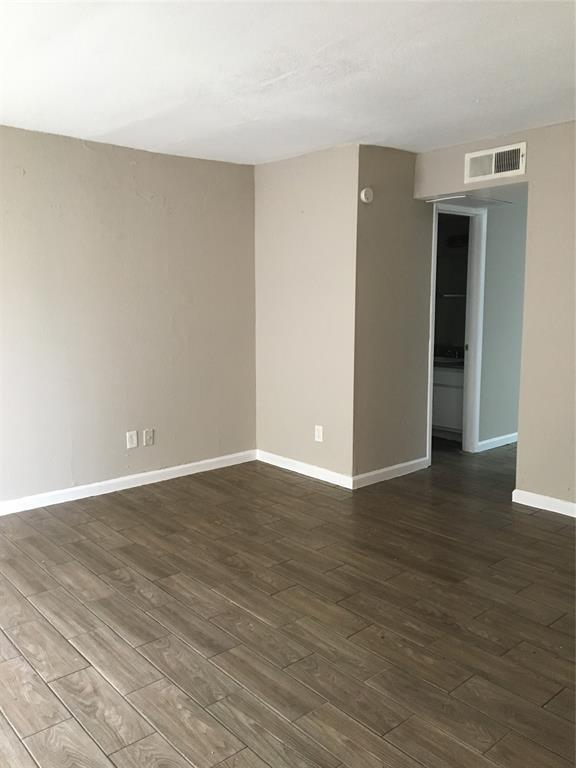 Building Photo - 5625 Antoine Dr