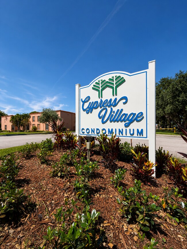 Foto del edificio - 7160 Fairway Dr