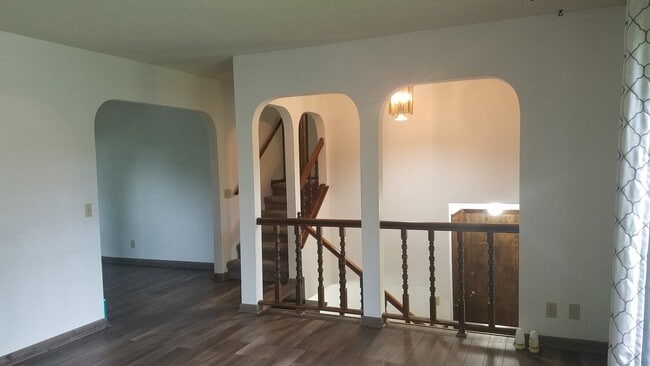 Foto del edificio - Split level with huge yard