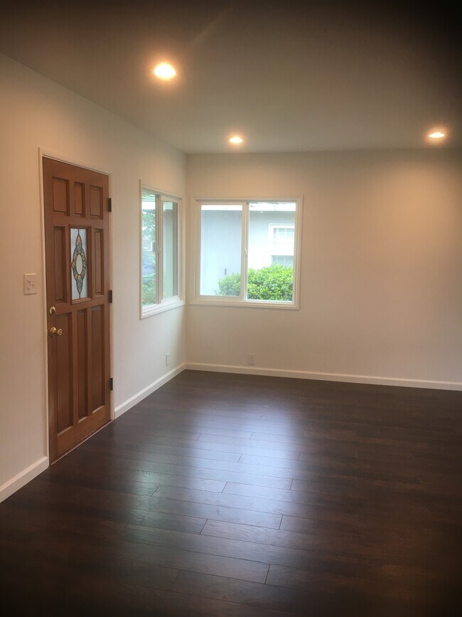 Building Photo - 5317 Cochin Ave