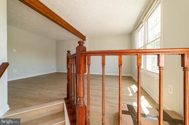 Building Photo - 6325 Betsy Ross Ct