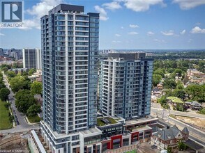 Building Photo - 15 Wellington St S