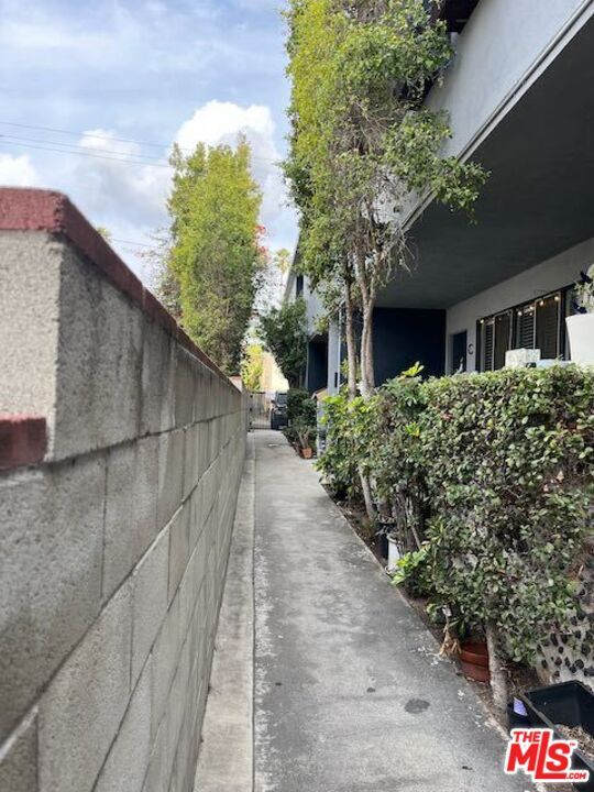 Building Photo - 1037 Lincoln Blvd