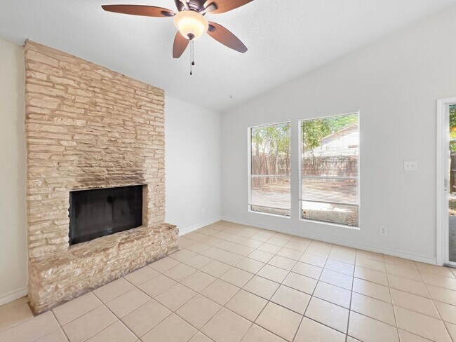 Foto del edificio - 1012 Fieldwood Dr