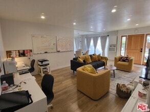 Building Photo - 450 Rexford Dr