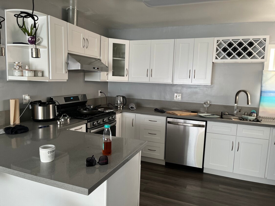 Primary Photo - 4453 Rosecrans Ave