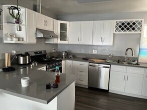 Building Photo - 4453 Rosecrans Ave