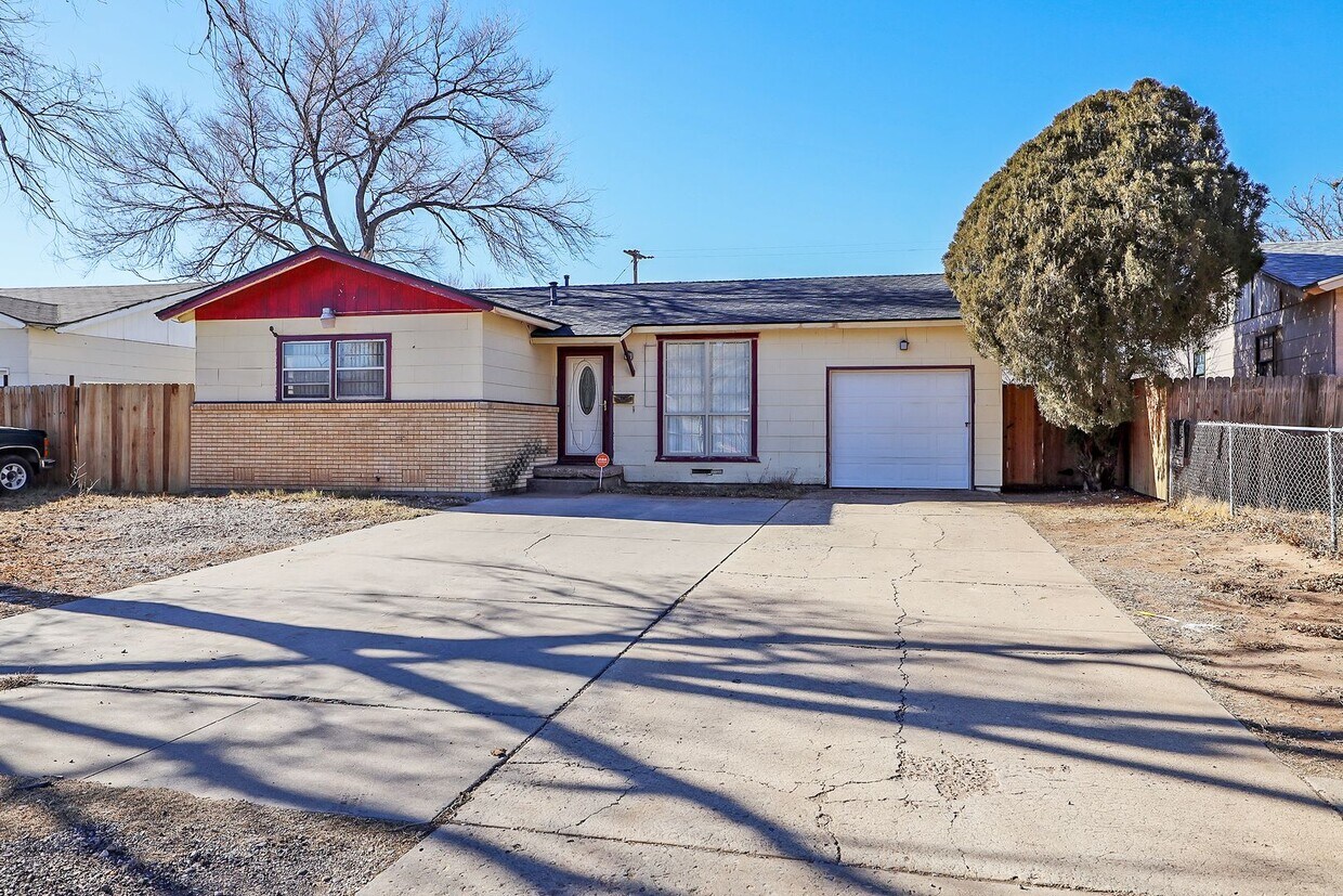 3126 S Fairfield House Rental in Amarillo, TX