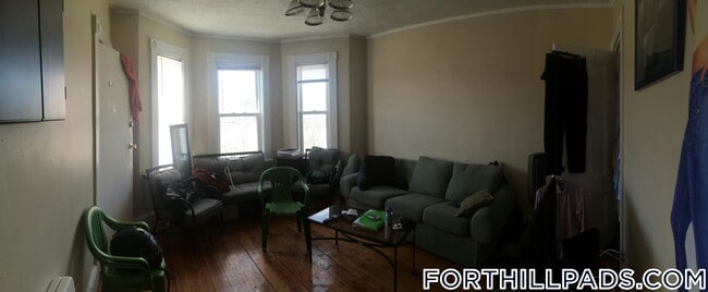 Building Photo - 160 Centre St