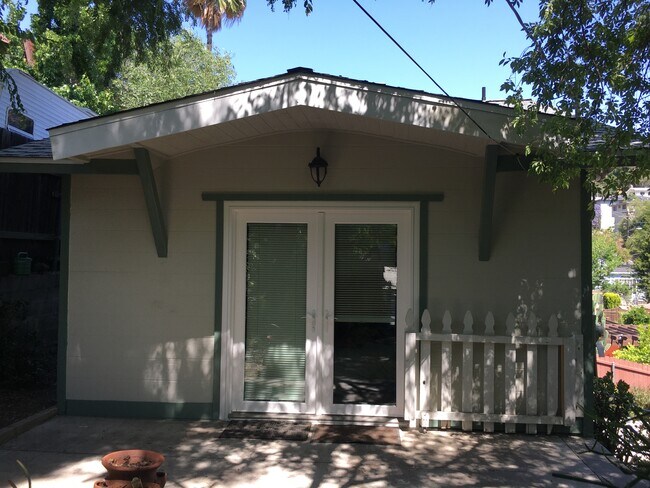 Puerta principal - 1708 Upperton Ave