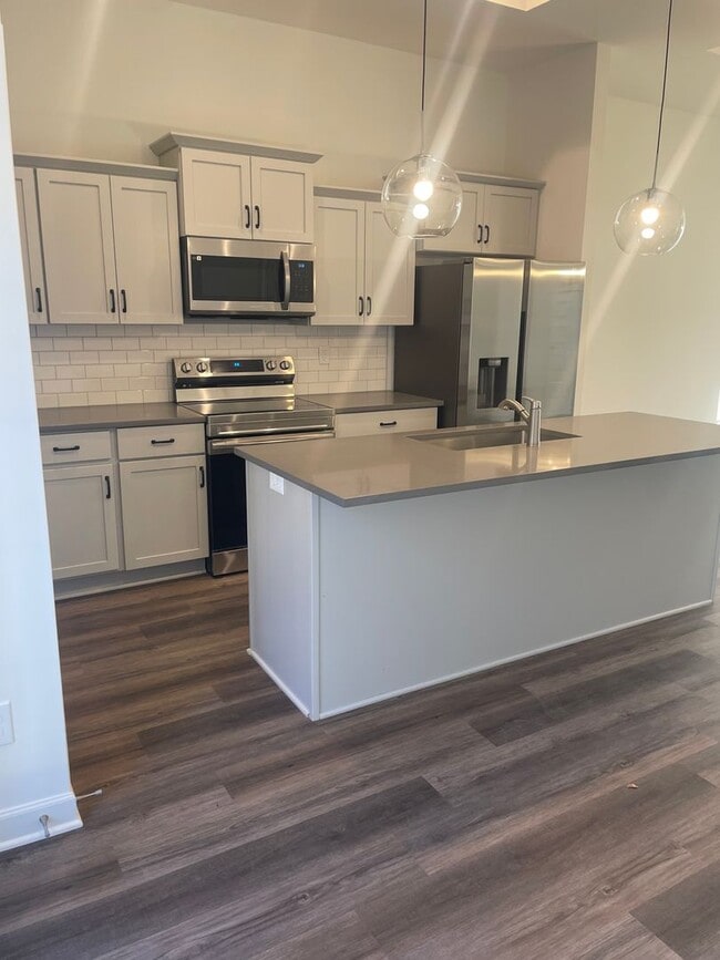 Foto del edificio - 16161 Fontana St